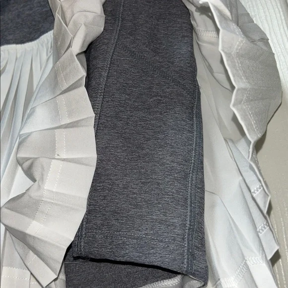 Lululemon Pleat To Street Skirt II White / Heathered Slate - Size 8 - Picture 8 of 10